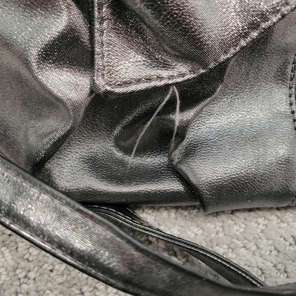 2/$18 Elle Grey Metallic Silver Crossbody Shoulder Bag Bow Detail GUC Small - Picture 3 of 15